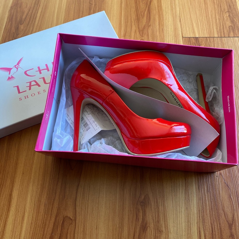 Women classic heel red new